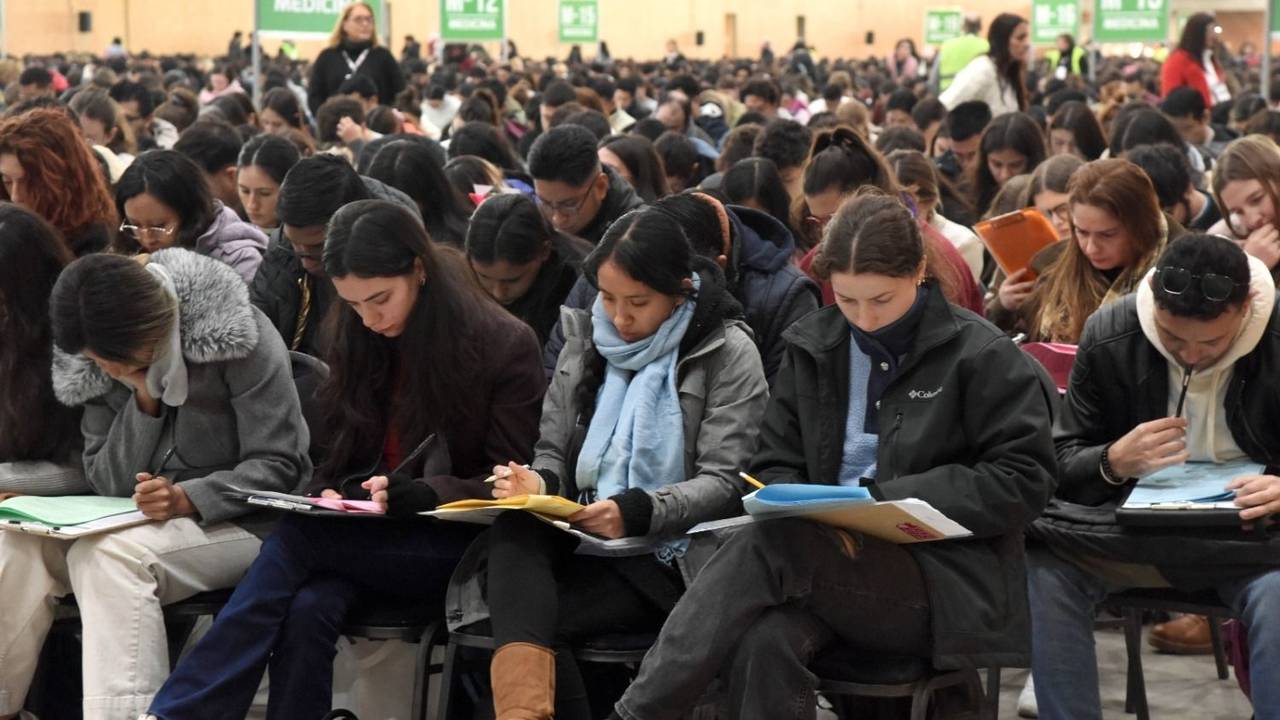 Examen de residentes: Ecuador exige a Milei no fomentar "xenofobia"