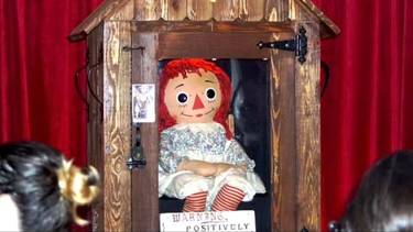 Dónde está la muñeca Annabelle original de la película "El Conjuro": así está hoy