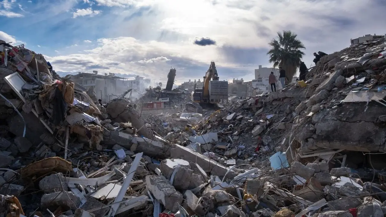 Ciudad destruida tras un terremoto