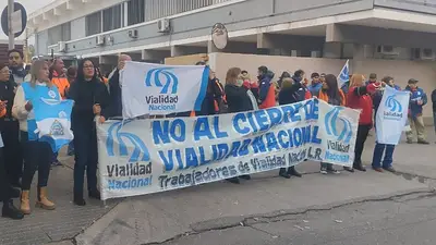 Vialidad Nacional: más de 150 familias riojanas se movilizaron en defensa de los puestos de trabajo y la seguridad vial Vialidad Nacional: más de 150 familias riojanas se movilizaron en defensa de los puestos de trabajo y la seguridad vial