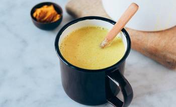 Leche dorada: la bebida milenaria que alivia el dolor muscular | Salud