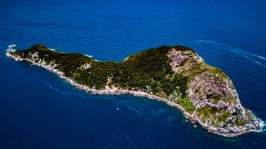 Parece un paraíso para turistas en Brasil, pero su ingreso está prohibido: la isla donde nadie sobrevive