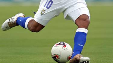 Regresan los icónicos botines Nike T90: así es el modelo 2025 “hecho en Argentina”