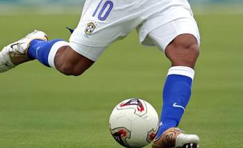 Regresan los botines Nike T90: modelo 2025 “hecho en Argentina” | Inteligencia artificial