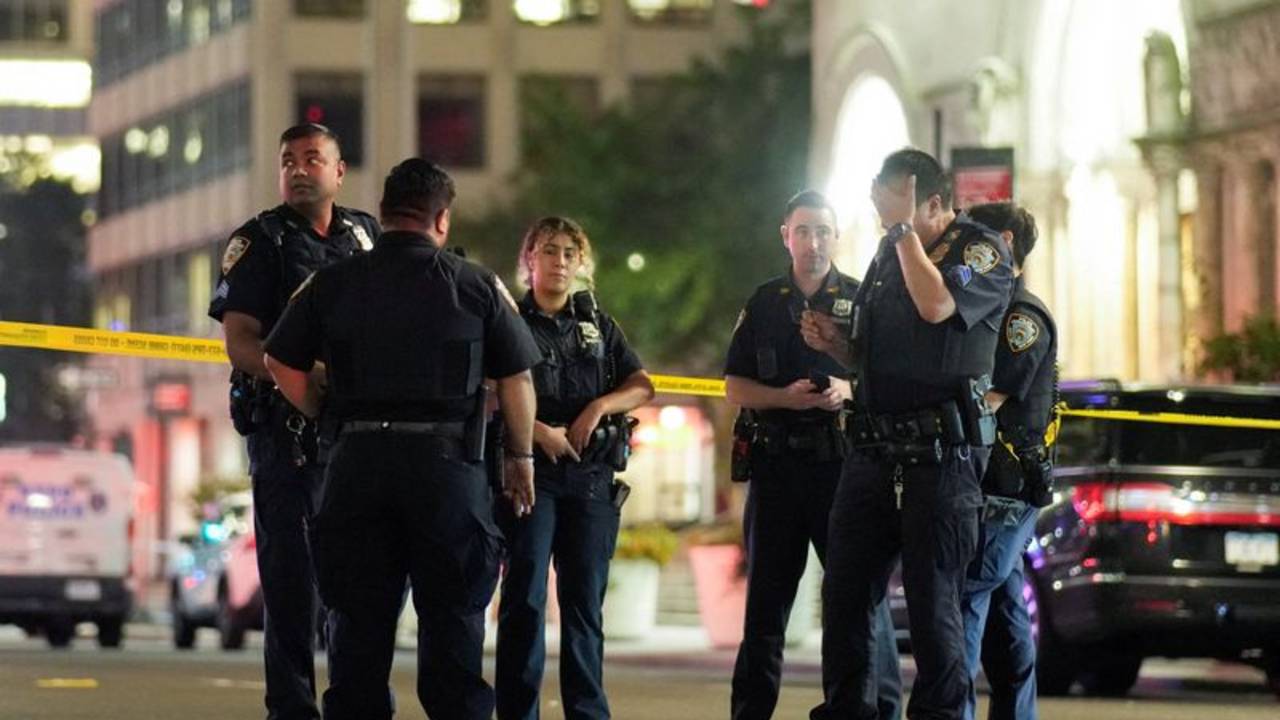Un tiroteo masivo en un rascacielos de Nueva York deja 5 muertos, incluido el atacante