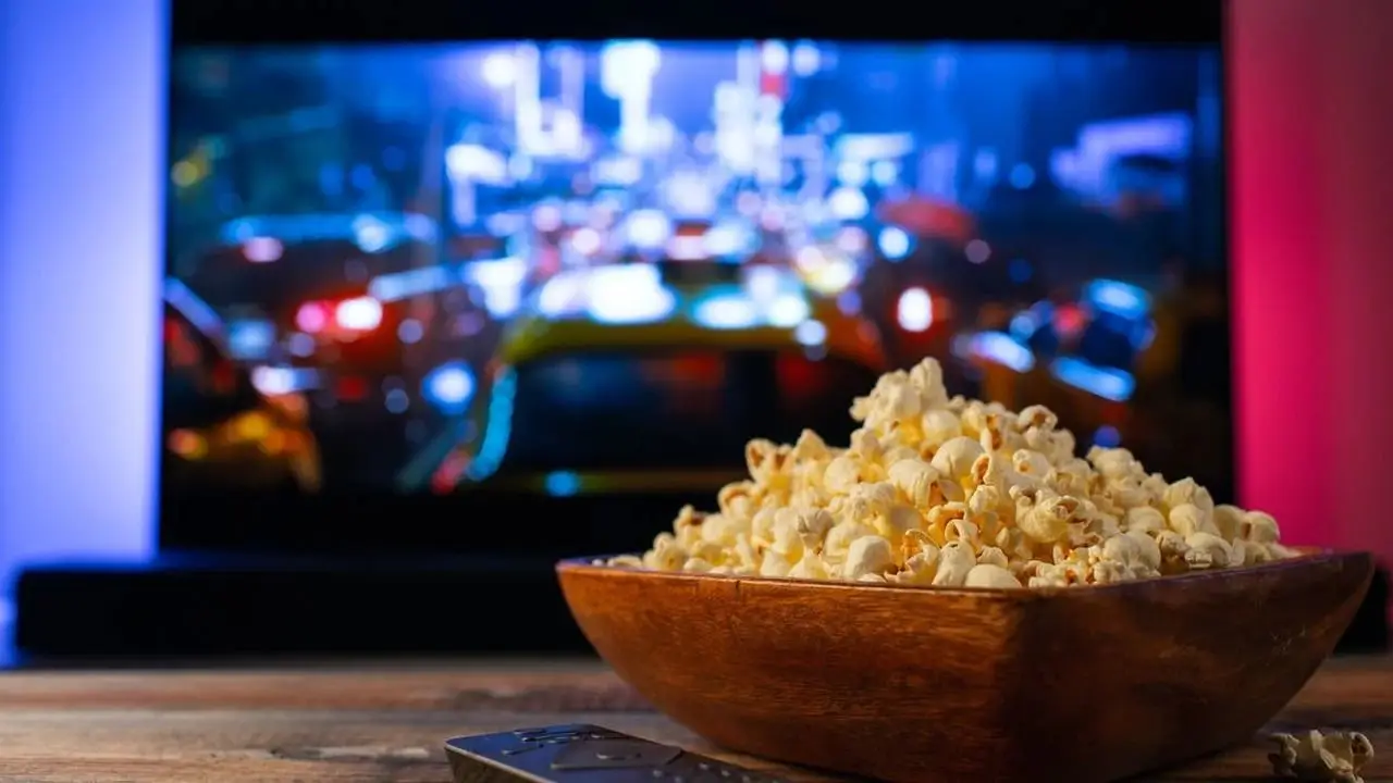 Mirar peliculas.