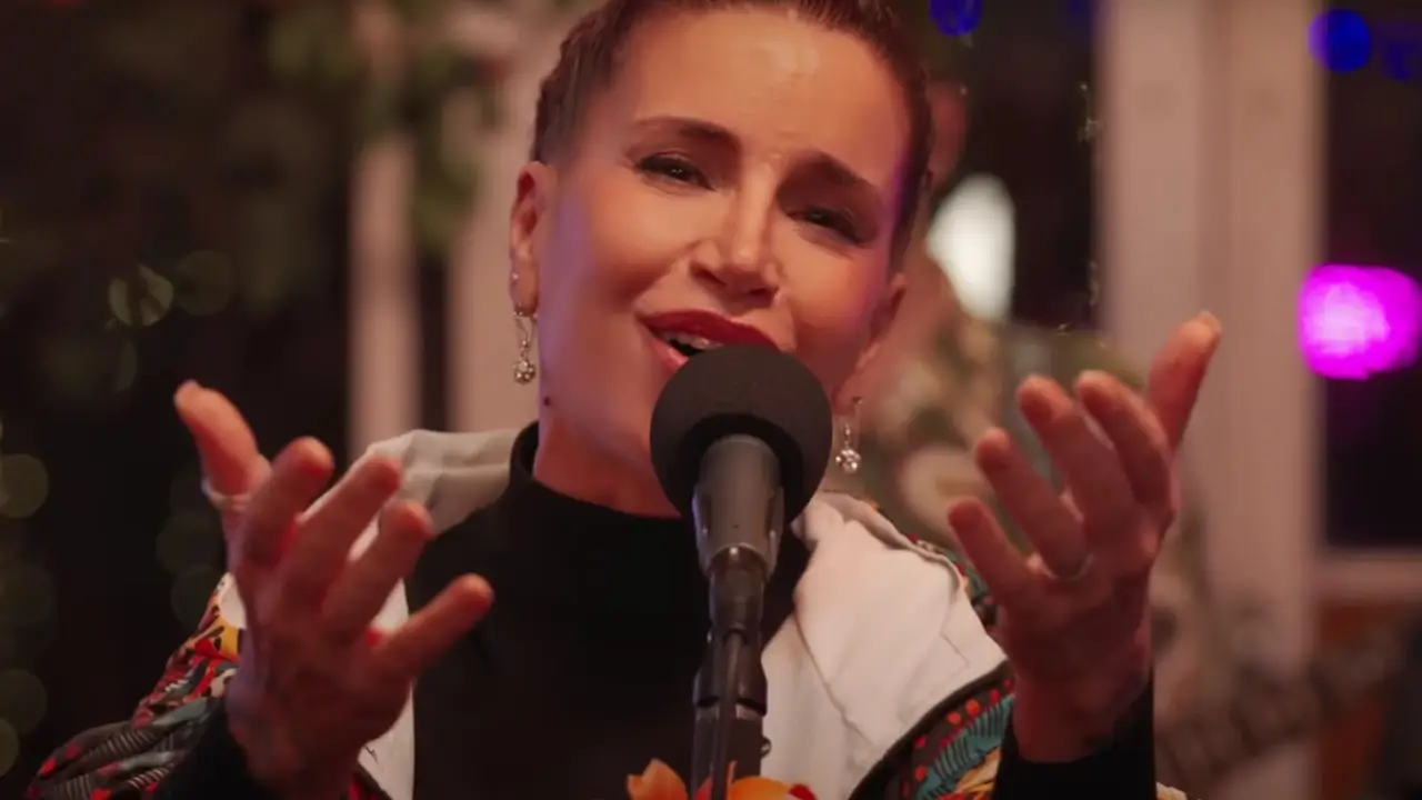 Florencia Peña cantando Serú Girán en FA!