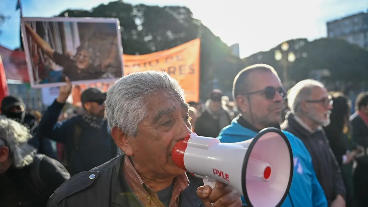 Violento operativo: balas de goma, heridos y detenidos en la marcha de jubilados
