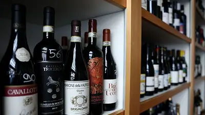 Vinos y espirituosas de la UE tendrán un arancel en EEUU del 15% el 1 de agosto, según una fuente Vinos y espirituosas de la UE tendrán un arancel en EEUU del 15% el 1 de agosto, según una fuente