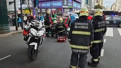 Alerta en Palermo: un hombre y una mujer se tiraron desde un puente ferroviario en Avenida Santa Fe Alerta en Palermo: un hombre y una mujer se tiraron desde un puente ferroviario en Avenida Santa Fe