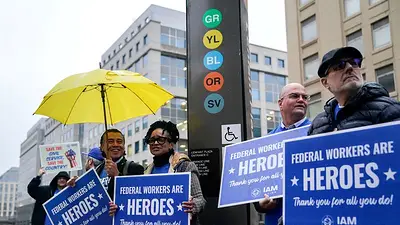 Unos 154.000 trabajadores federales aceptaron las ofertas de retiro del Gobierno de Trump: fuente Unos 154.000 trabajadores federales aceptaron las ofertas de retiro del Gobierno de Trump: fuente
