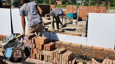 El NEA en alerta por el desplome del empleo: más de 15 mil puestos perdidos por la paralización de la obra pública El NEA en alerta por el desplome del empleo: más de 15 mil puestos perdidos por la paralización de la obra pública