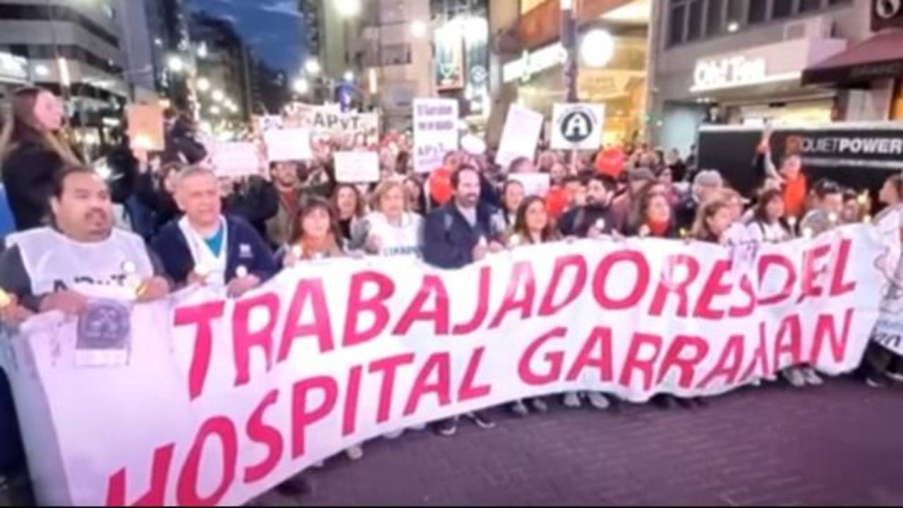 Trabajadores del Garrahan y familiares de pacientes marcharon al Obelisco