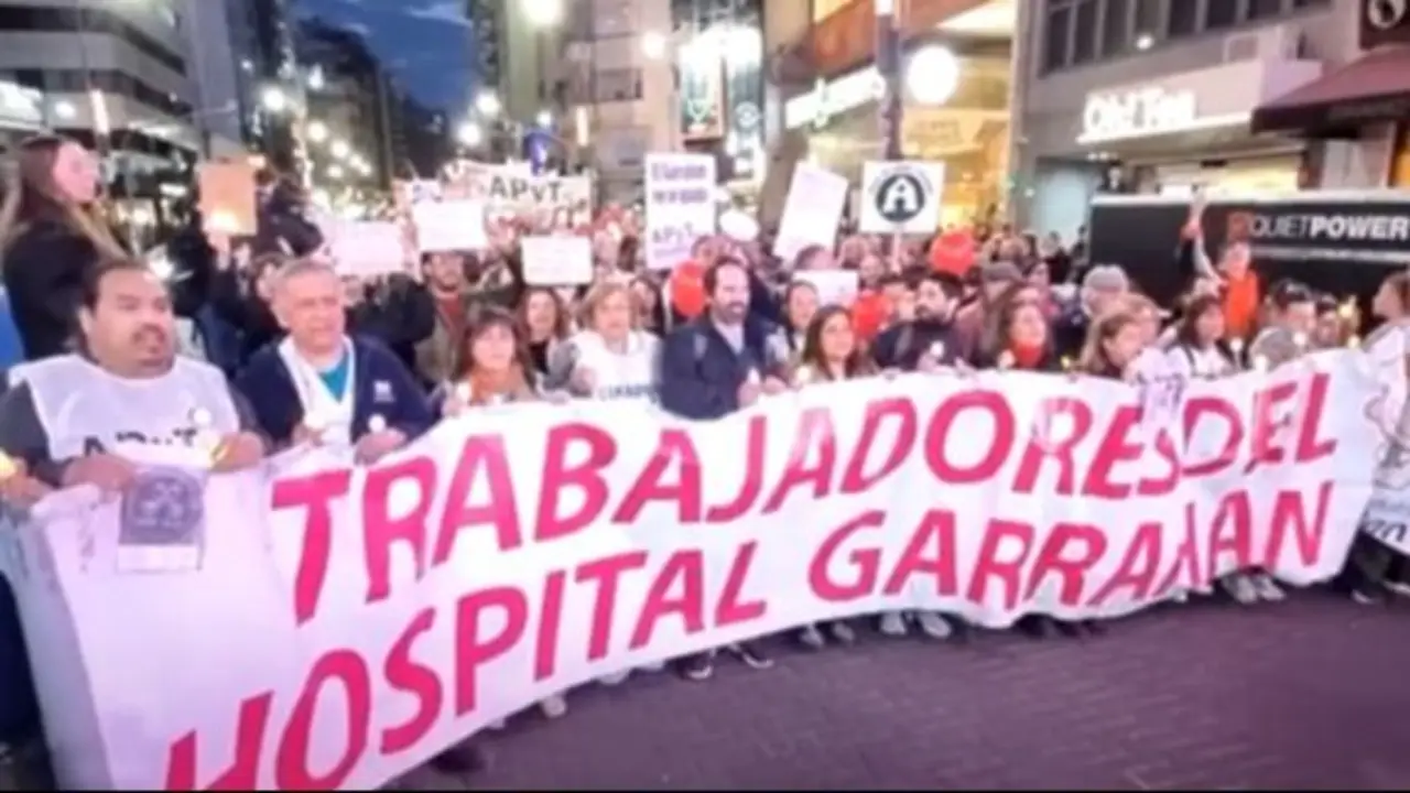 Trabajadores del Garrahan y familiares de pacientes marcharon al Obelisco