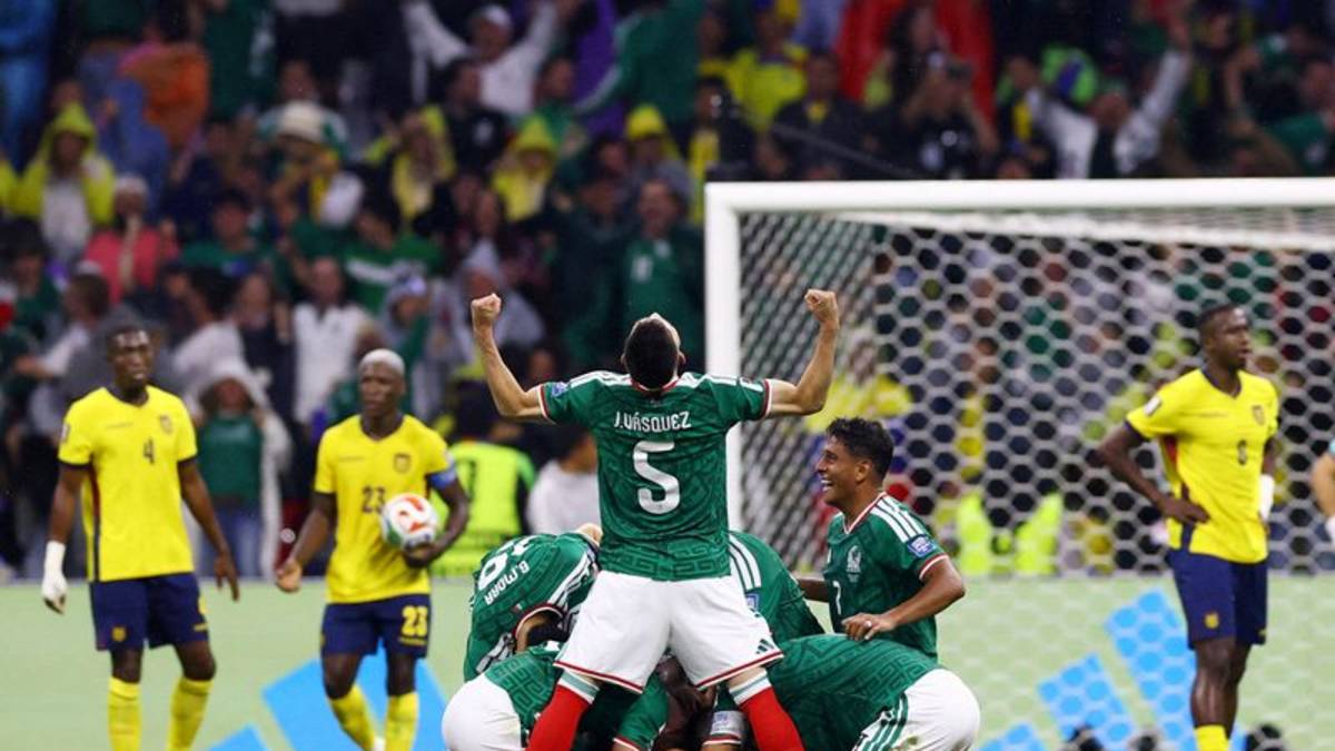 México derrota 2-0 a Ecuador y avanza a octavos de final del Mundial