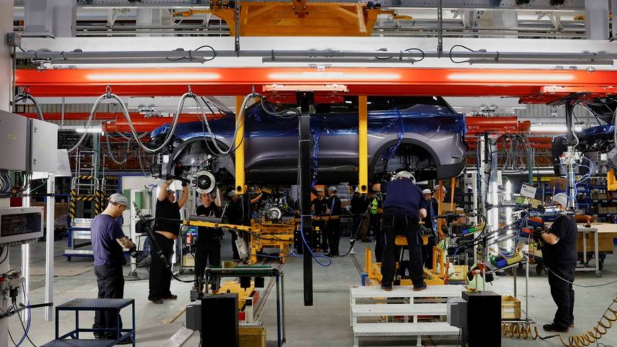 El sector manufacturero español se contrae en junio por primera vez en tres meses, según el PMI