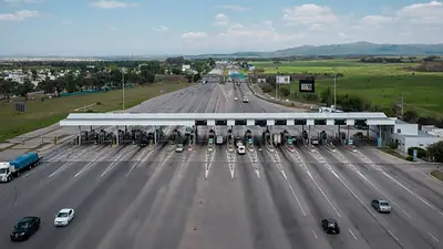 El Gobierno privatizó otros 1.800 kilómetros de rutas nacionales por 20 años y alertan por posibles despidos masivos El Gobierno privatizó otros 1.800 kilómetros de rutas nacionales por 20 años y alertan por posibles despidos masivos