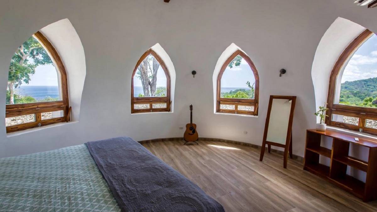 Ni cemento ni fortunas: la increíble casa de superadobe que revoluciona la construcción sustentable