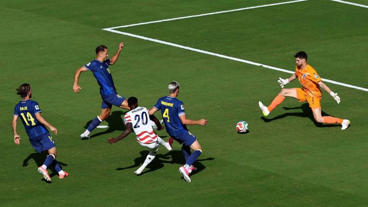 EEUU clasifica a octavos de final del Mundial con triunfo 2-0 ante Bosnia y Herzegovina
