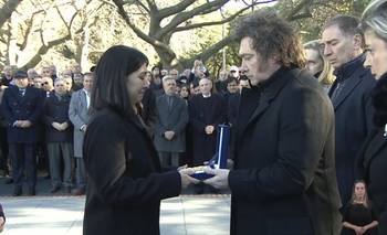 Milei habló con Keiko Fujimori y participó del homenaje a caídos de la Policía Federal | Seguimiento minuto a minuto