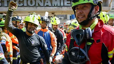 Guardia de seguridad es rescatado de los escombros una semana después de los terremotos en Venezuela Guardia de seguridad es rescatado de los escombros una semana después de los terremotos en Venezuela