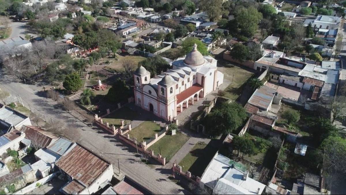 Es como viajar 200 años al pasado, pero queda en Córdoba: el pueblo colonial que fue distinguido en el mundo