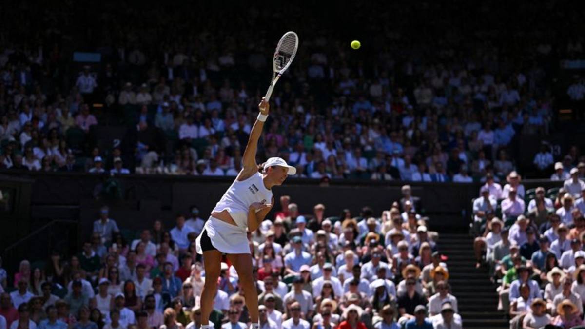 Swiatek supera a la potente Pliskova y pasa a la tercera ronda de Wimbledon