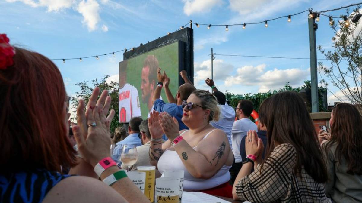 Los pubs ingleses podrán abrir hasta las 5 de la mañana para el partido contra México