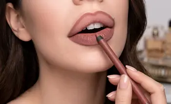 Dura todo el día y no transfiere: el delineador de labios viral | Belleza