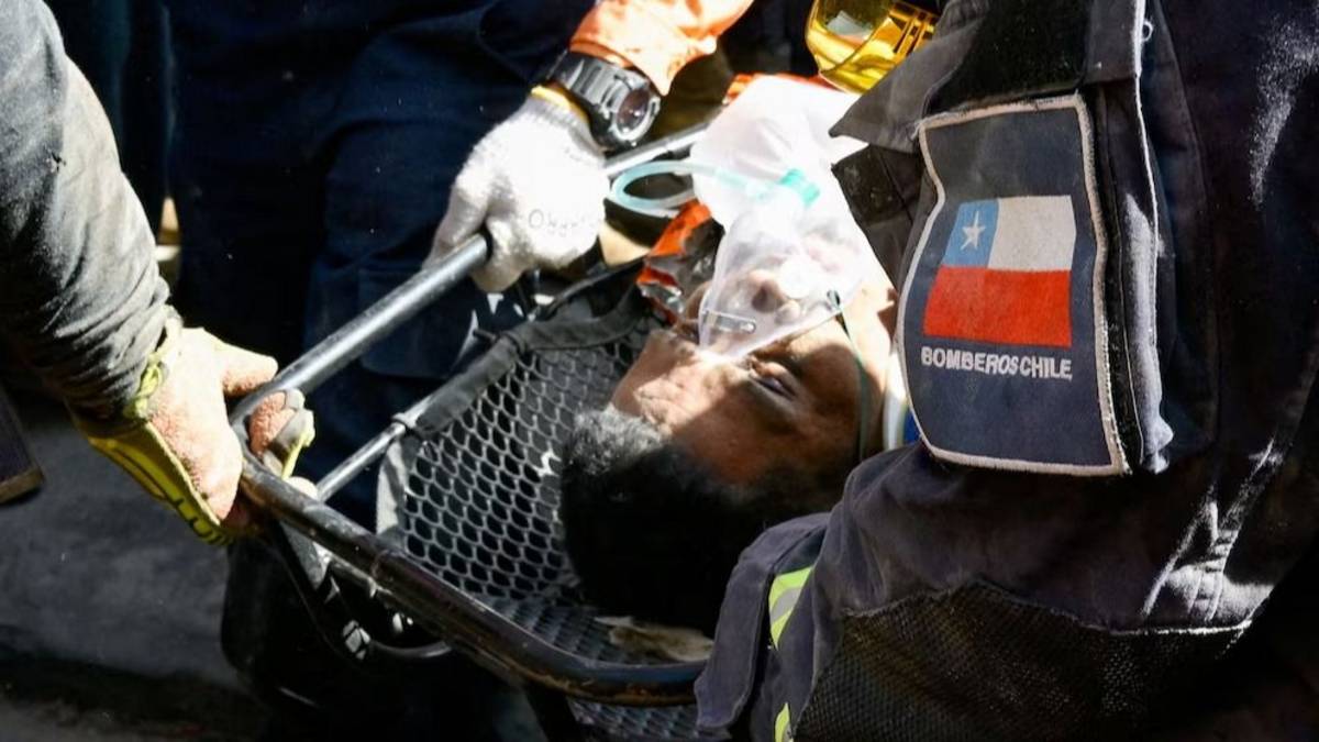 Rescataron con vida a Hernán Gil, el vigilante que estuvo ocho días bajo los escombros en Venezuela