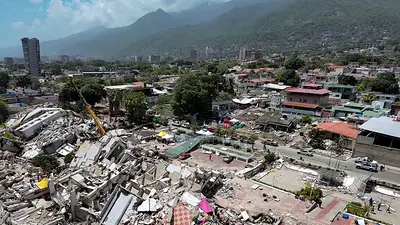 Médicos y veterinarios reemplazan a los cocineros en un McDonald's en Venezuela Médicos y veterinarios reemplazan a los cocineros en un McDonald's en Venezuela