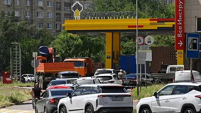 Novorosíisk suspende venta de gasolina a conductores, en medio de crisis del combustible en Rusia Novorosíisk suspende venta de gasolina a conductores, en medio de crisis del combustible en Rusia