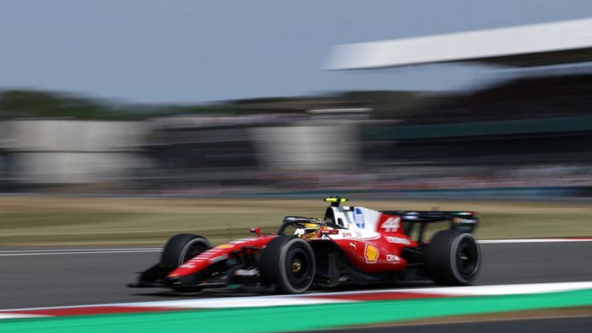 Hamilton marca el mejor tiempo en la única sesión de entrenamientos de Silverstone
