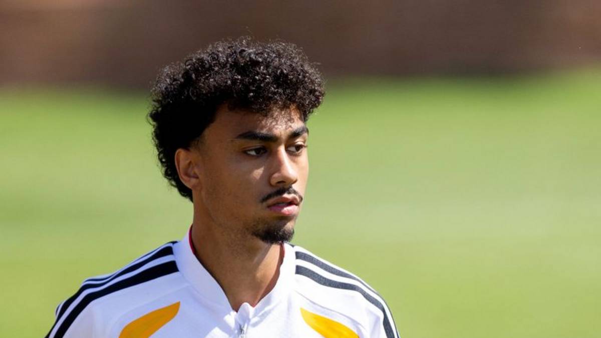 Bayern de Múnich ficha al defensa Nathaniel Brown, procedente del Eintracht de Fráncfort
