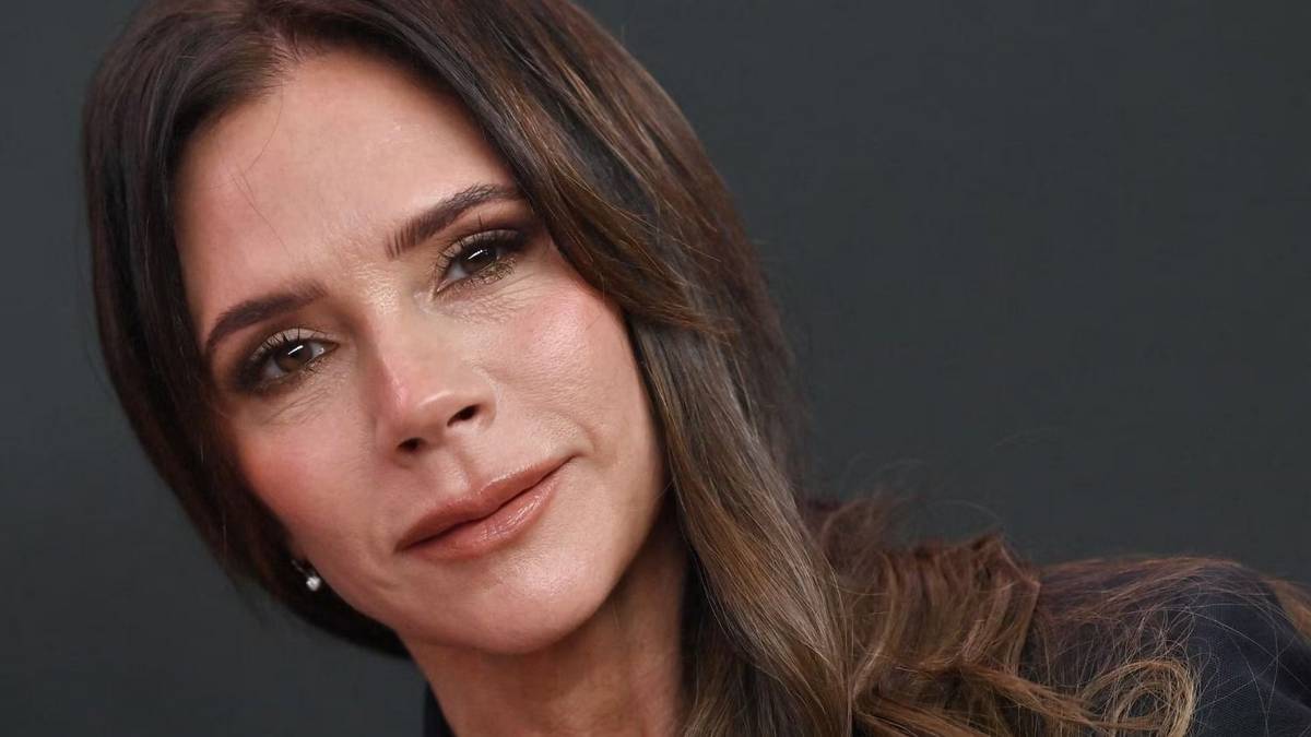 Así es el estilo "effortless" que usó Victoria Beckham para alentar a la Selección Argentina vs. Cabo Verde