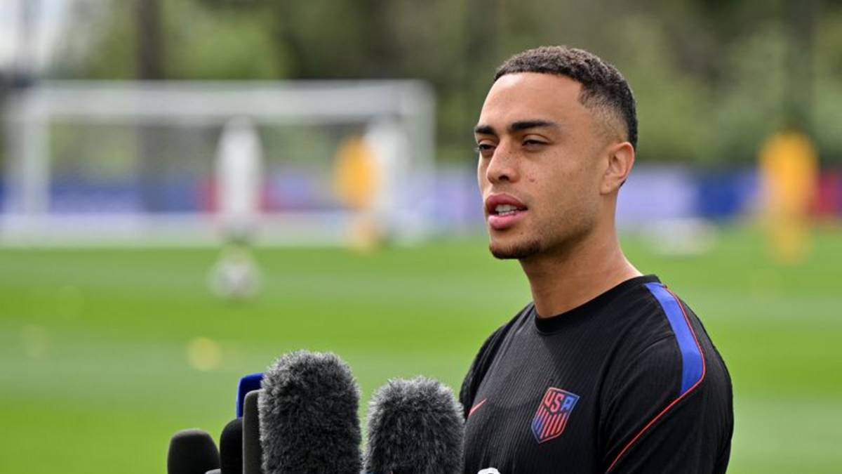 La selección de Estados Unidos siente la confianza de sus aficionados de cara al partido contra Bélgica, dice defensor Dest