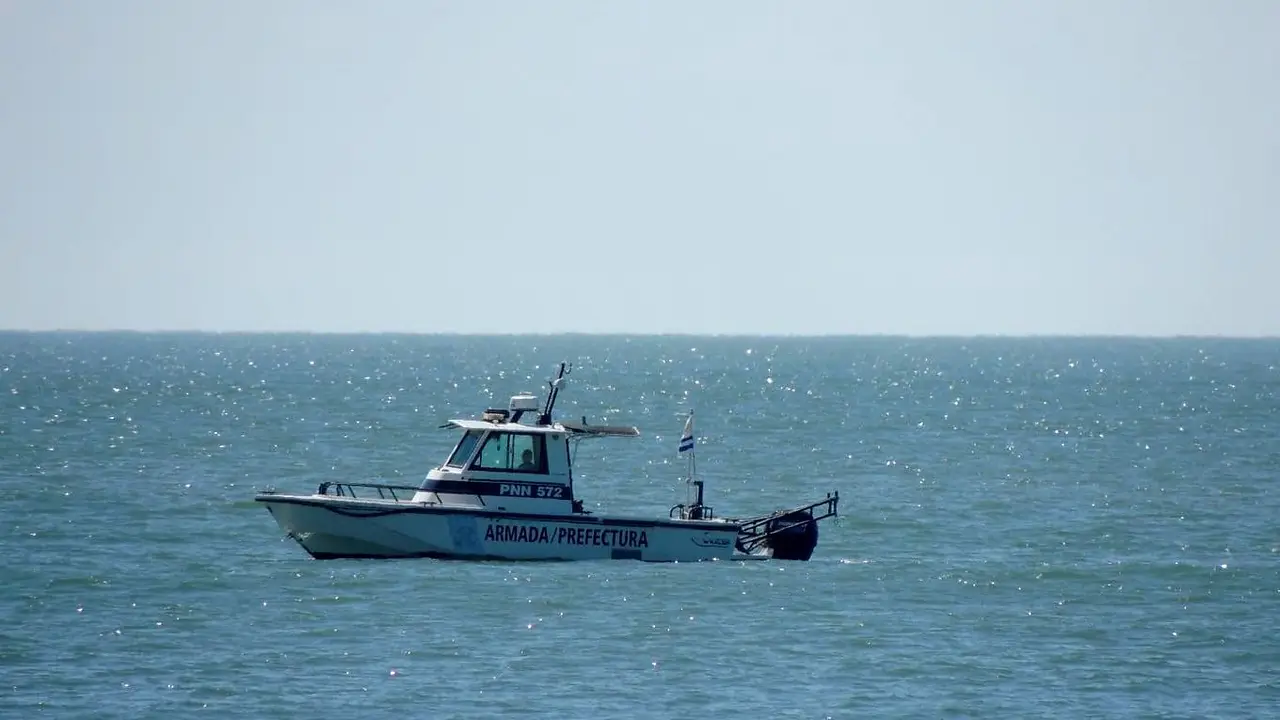 Investigan si un cuerpo hallado en Uruguay es de un pescador argentino que había desaparecido el mes pasado