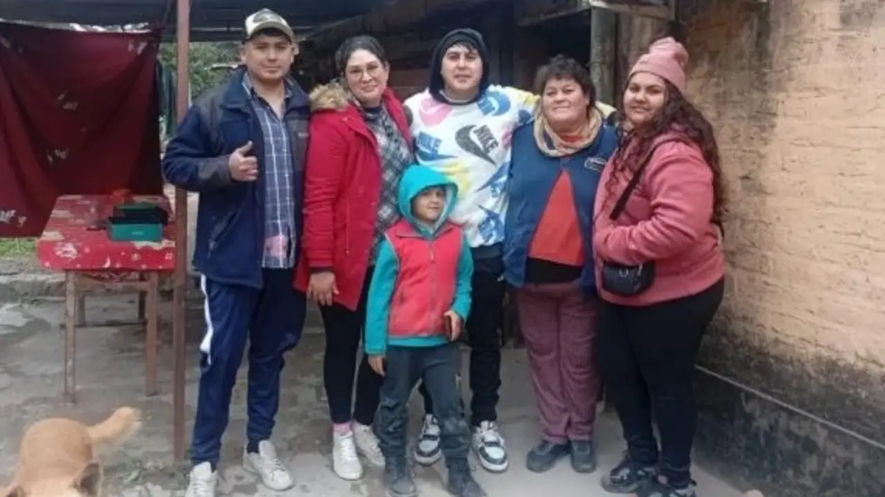 Franco Oscari volvió a Jujuy y se encuentra con su familia. (Foto: El Submarino Jujuy). 