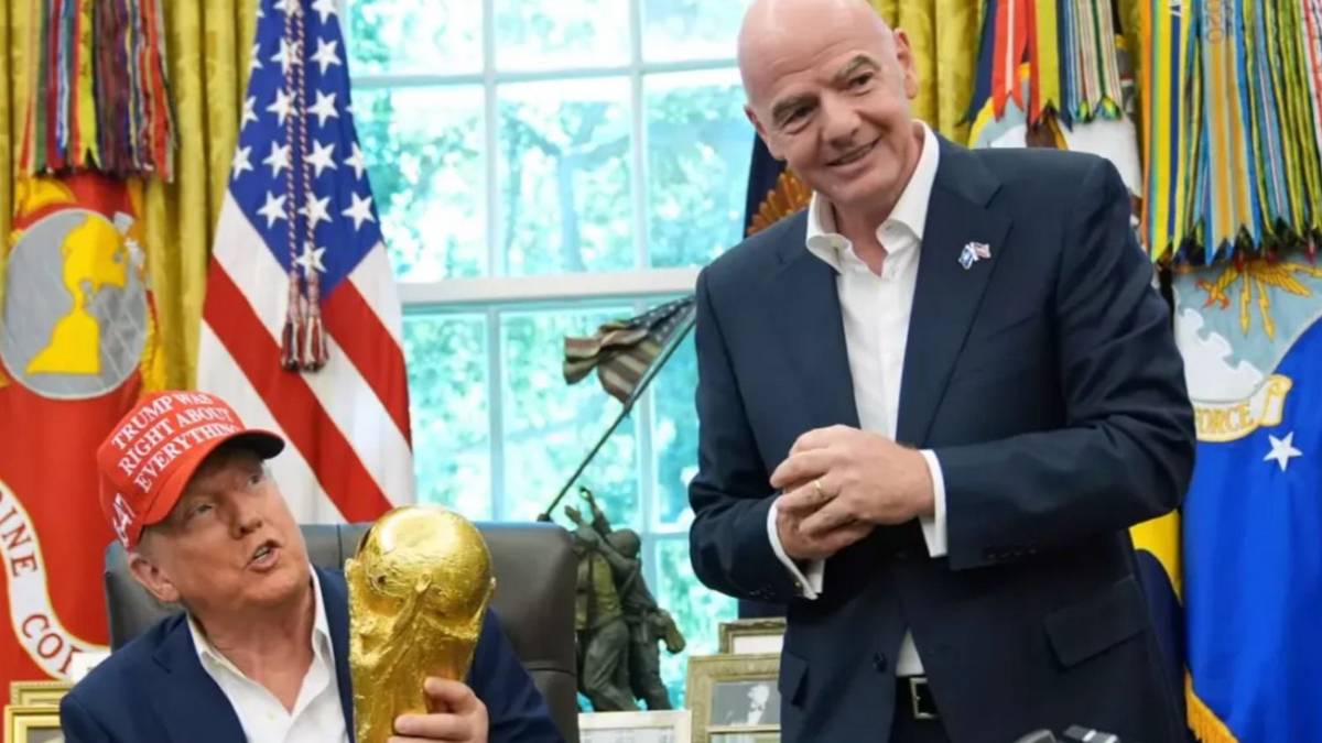 Tras el favor de la FIFA, Donald Tump le agradeció a Infantino por sacarle la roja a un jugador