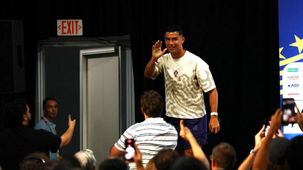 Un Ronaldo relajado se centra en España más que en su futuro