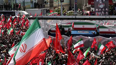 Los iraníes piden venganza contra Trump durante el cortejo fúnebre de Jamenei Los iraníes piden venganza contra Trump durante el cortejo fúnebre de Jamenei