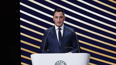 Comisario UE dice que decisiones sobre deporte deben hacerlas organismos deportivos, no políticos Comisario UE dice que decisiones sobre deporte deben hacerlas organismos deportivos, no políticos