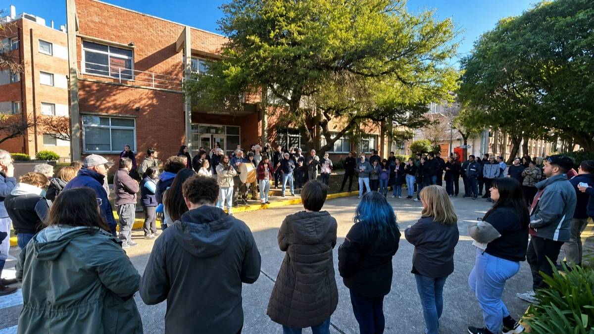 Formosa rechazó los despidos en la CNEA y advirtió por el impacto en el sistema científico: "Futuro muy oscuro"