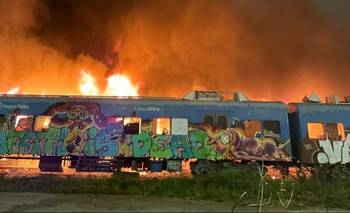 Un tren abandonado de la línea Mitre se incendió en Colegiales | Transporte público