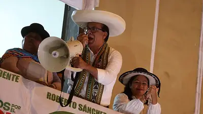 Sánchez reconoce derrota días después de que Fujimori fuera proclamada presidenta de Perú Sánchez reconoce derrota días después de que Fujimori fuera proclamada presidenta de Perú