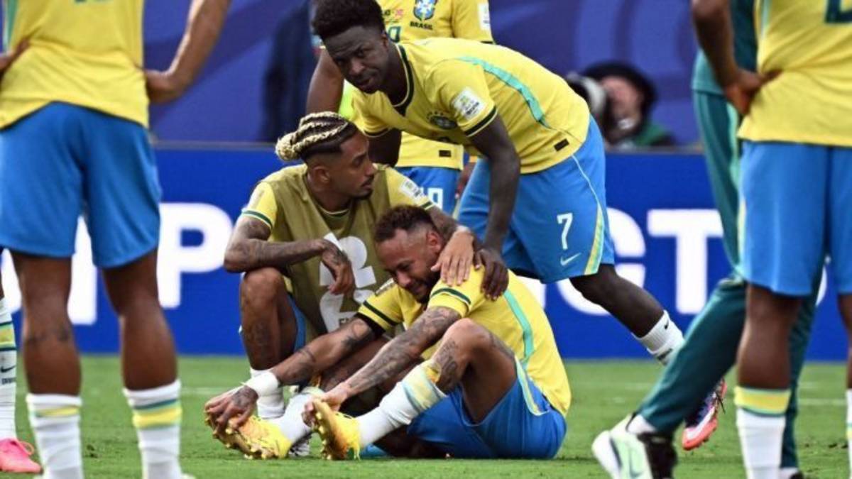 La peor reacción: perdió Brasil y prendieron fuego los álbumes de su selección