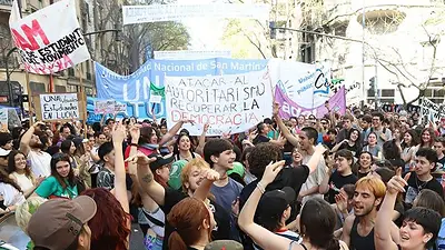 Un informe de la UBA reveló que el presupuesto educativo se redujo casi un 50% en los últimos dos años Un informe de la UBA reveló que el presupuesto educativo se redujo casi un 50% en los últimos dos años