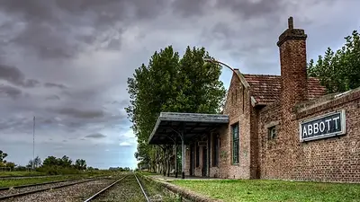 Abbott, en la provincia de Buenos Aires, es un pueblo que puede visitarse en tren y ofrece una escapada tranquila entre almacenes históricos, gastronomía. Abbott, en la provincia de Buenos Aires, es un pueblo que puede visitarse en tren y ofrece una escapada tranquila entre almacenes históricos, gastronomía.