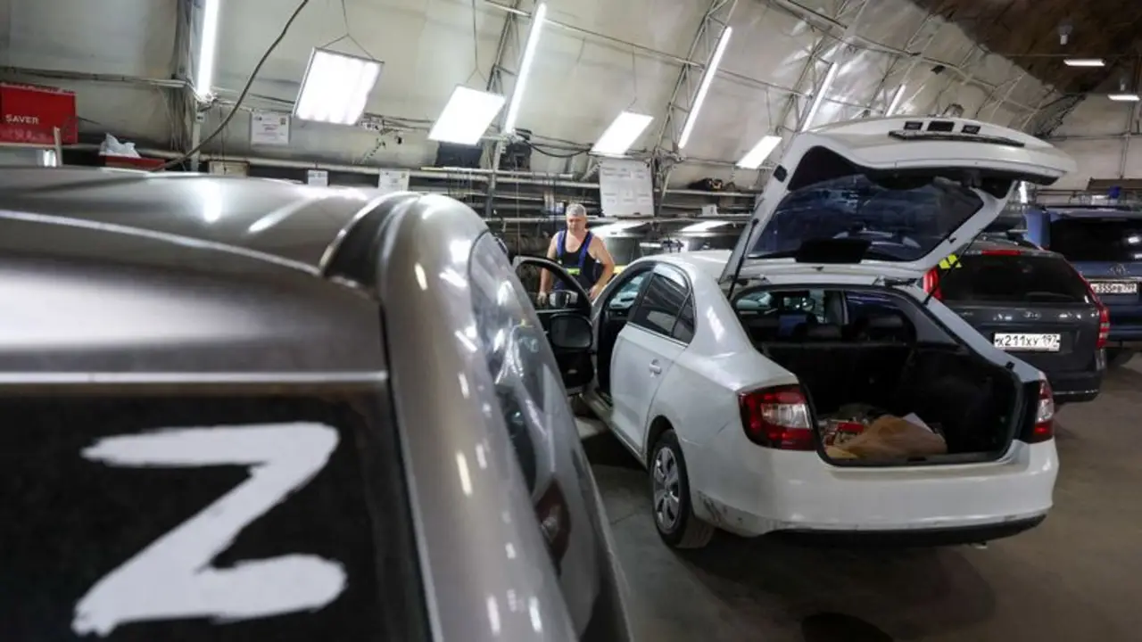 Rusos corren a adaptar sus vehículos para que funcionen con GLP ante la escasez de gasolina