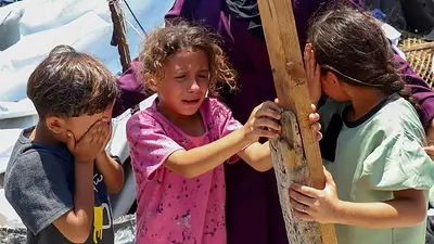 Los ataques israelíes matan a dos personas en Gaza, según sanitarios Los ataques israelíes matan a dos personas en Gaza, según sanitarios